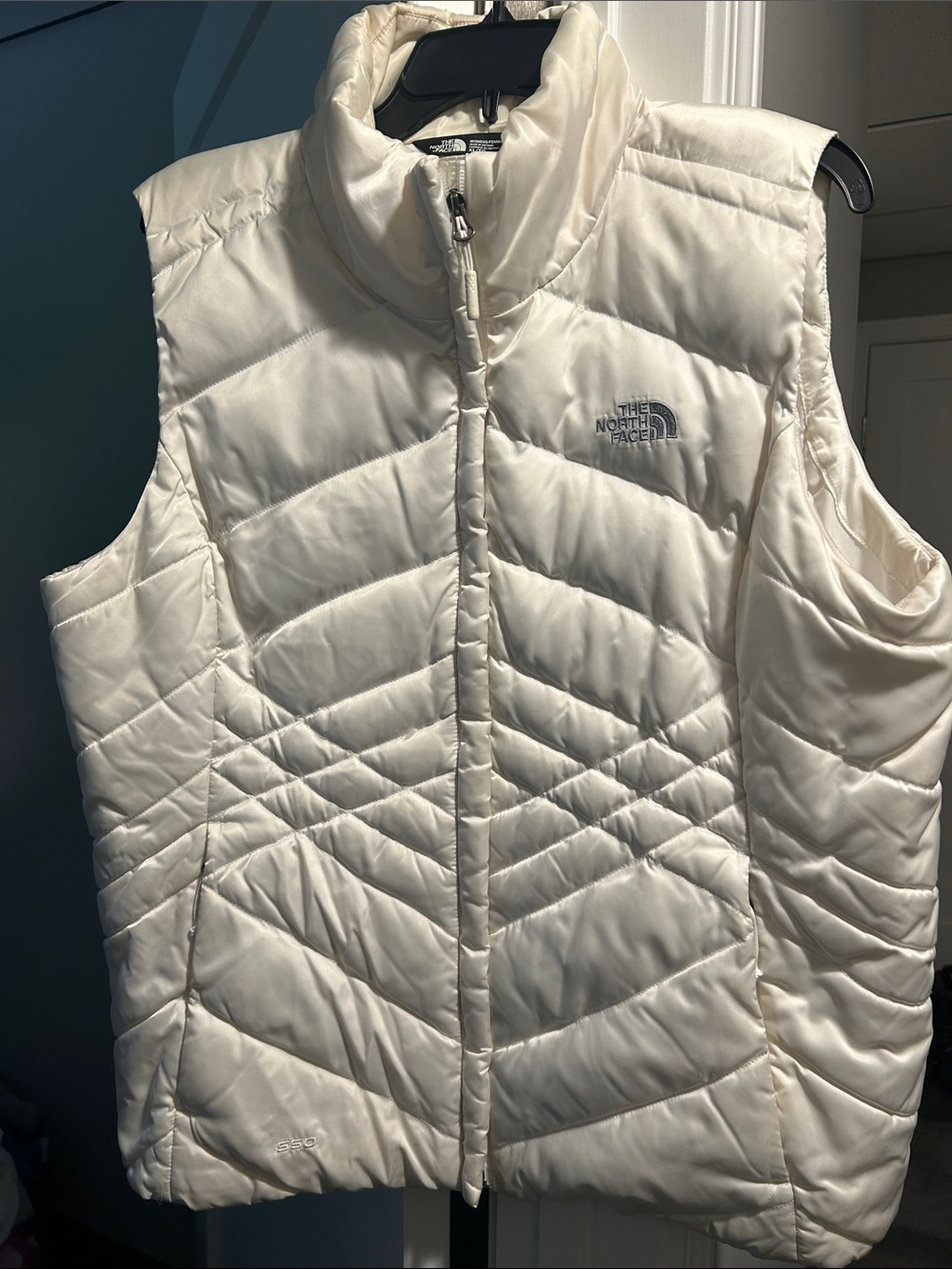 The North Face Women's Cream Quilted Puffer Vest/550 Filled Powered Down Vest